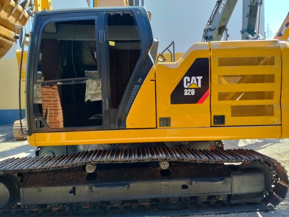 Escavadeira Caterpillar 320 2021