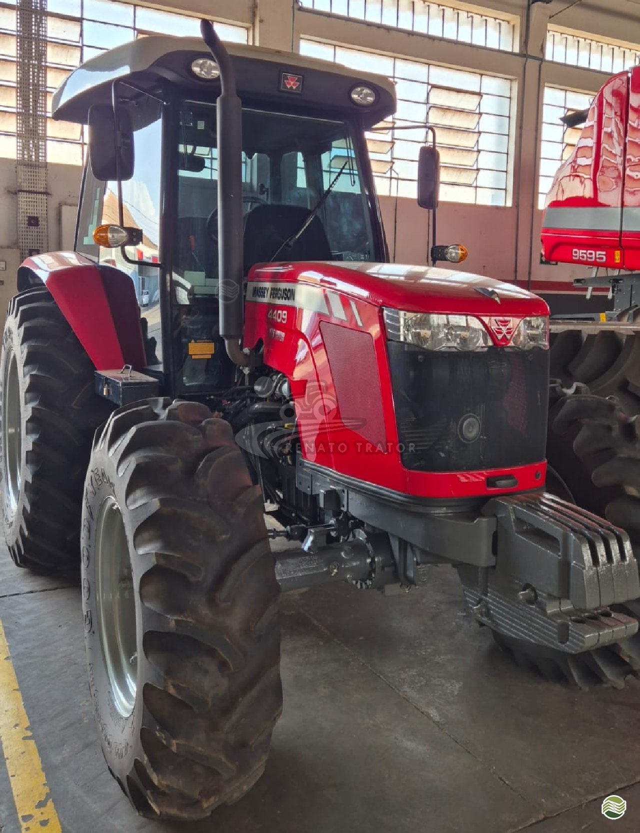 Trator agrícola Massey Ferguson 4409 2023