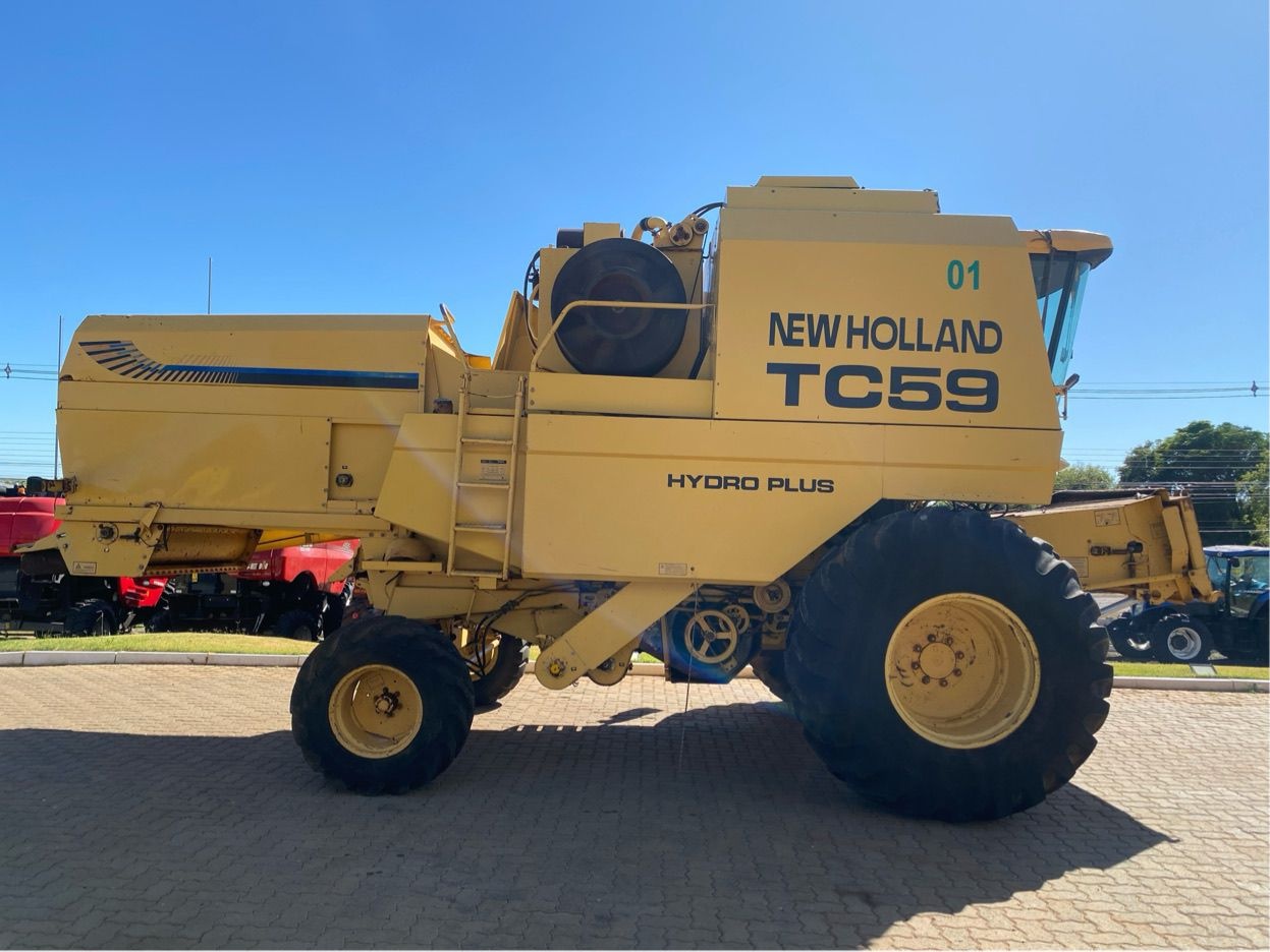 Colheitadeira New Holland TC 59 2000