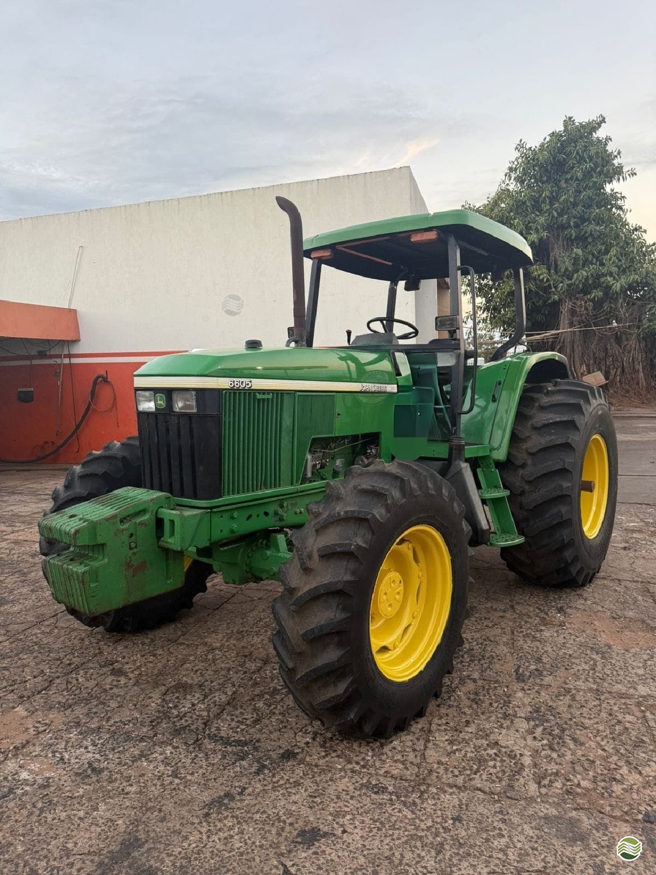 Trator agrícola John Deere 6605 2002