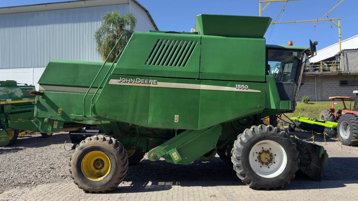 Colheitadeira John Deere 1550 2004