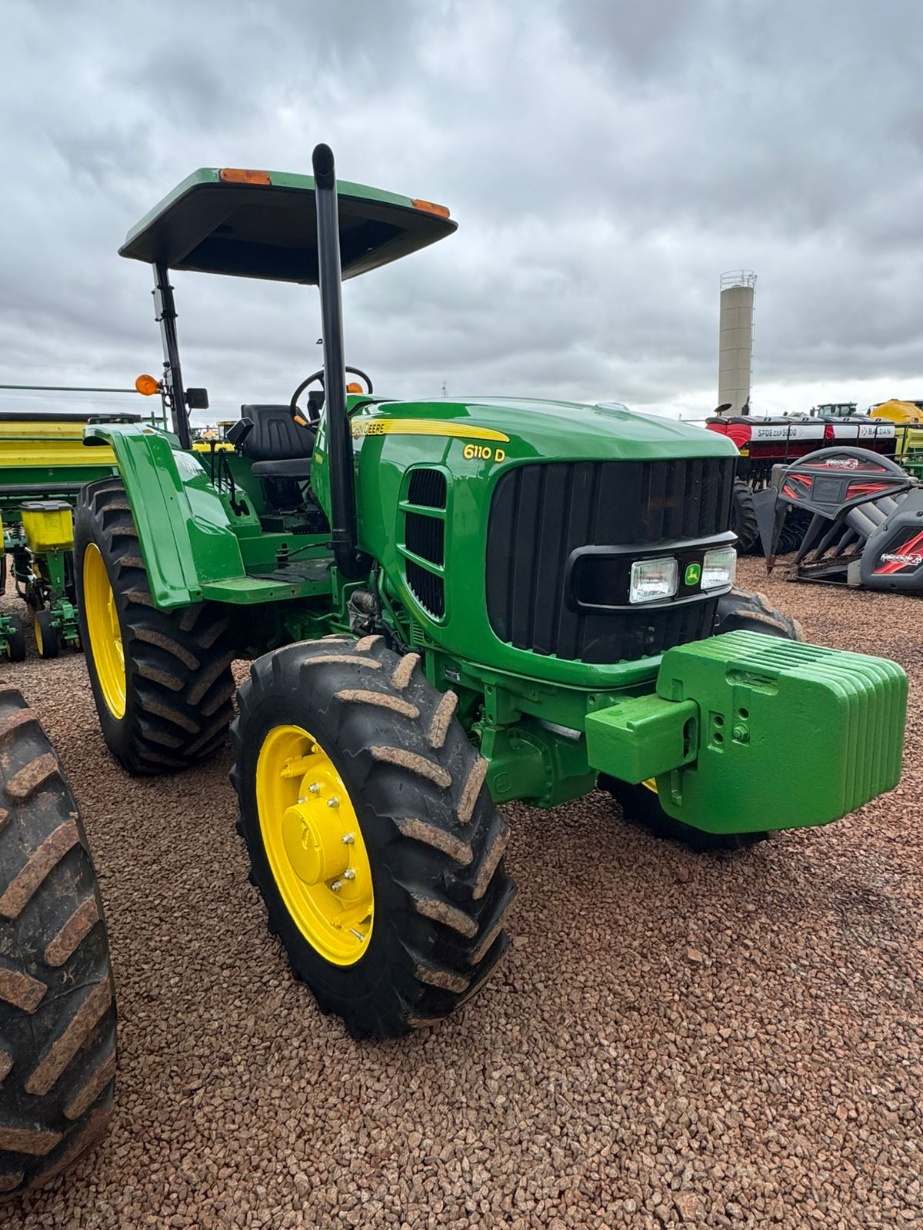 Tratores Agrícolas John Deere 6110D 2012