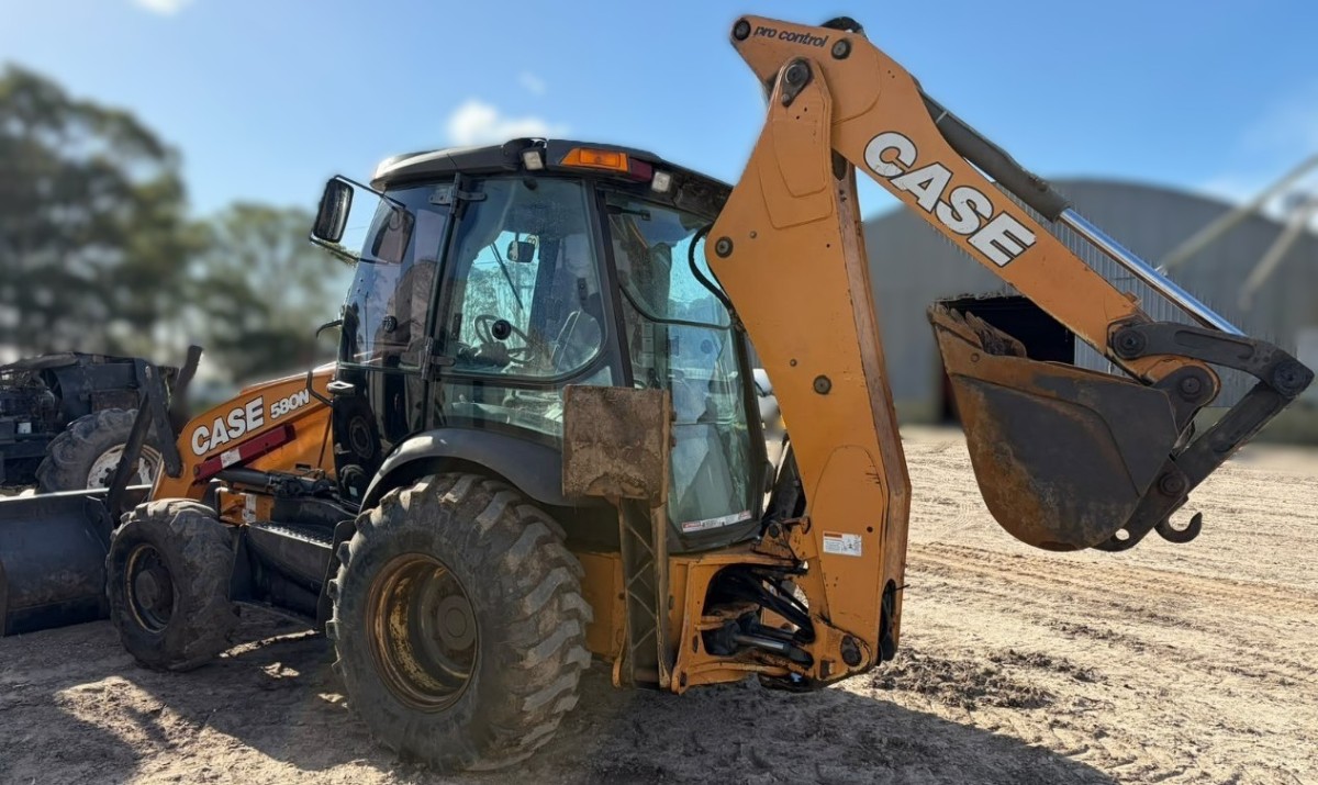 Retroescavadeira Case 580N 2020