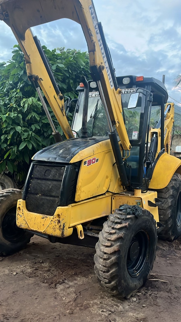 Retroescavadeiras New Holland LB90 2012