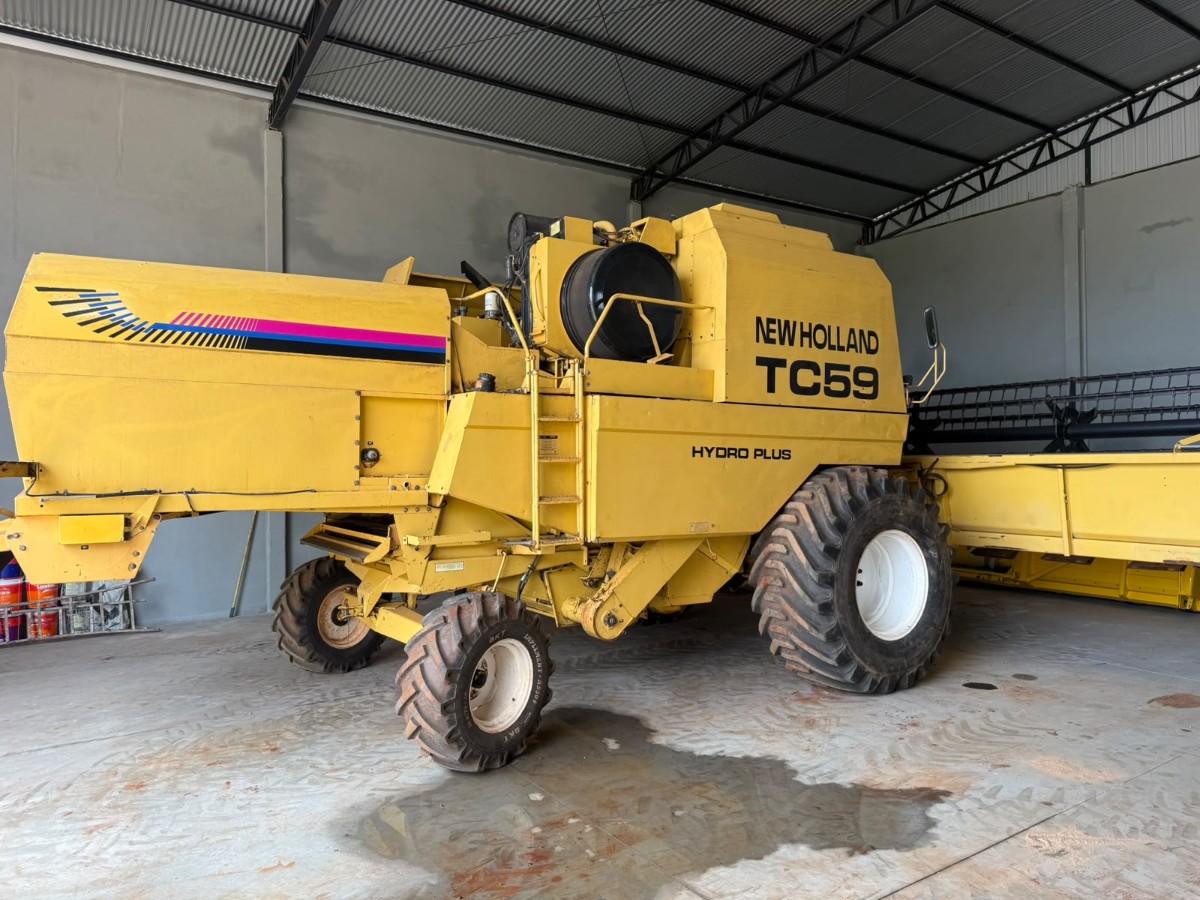 Colheitadeira New Holland TC 59 2000