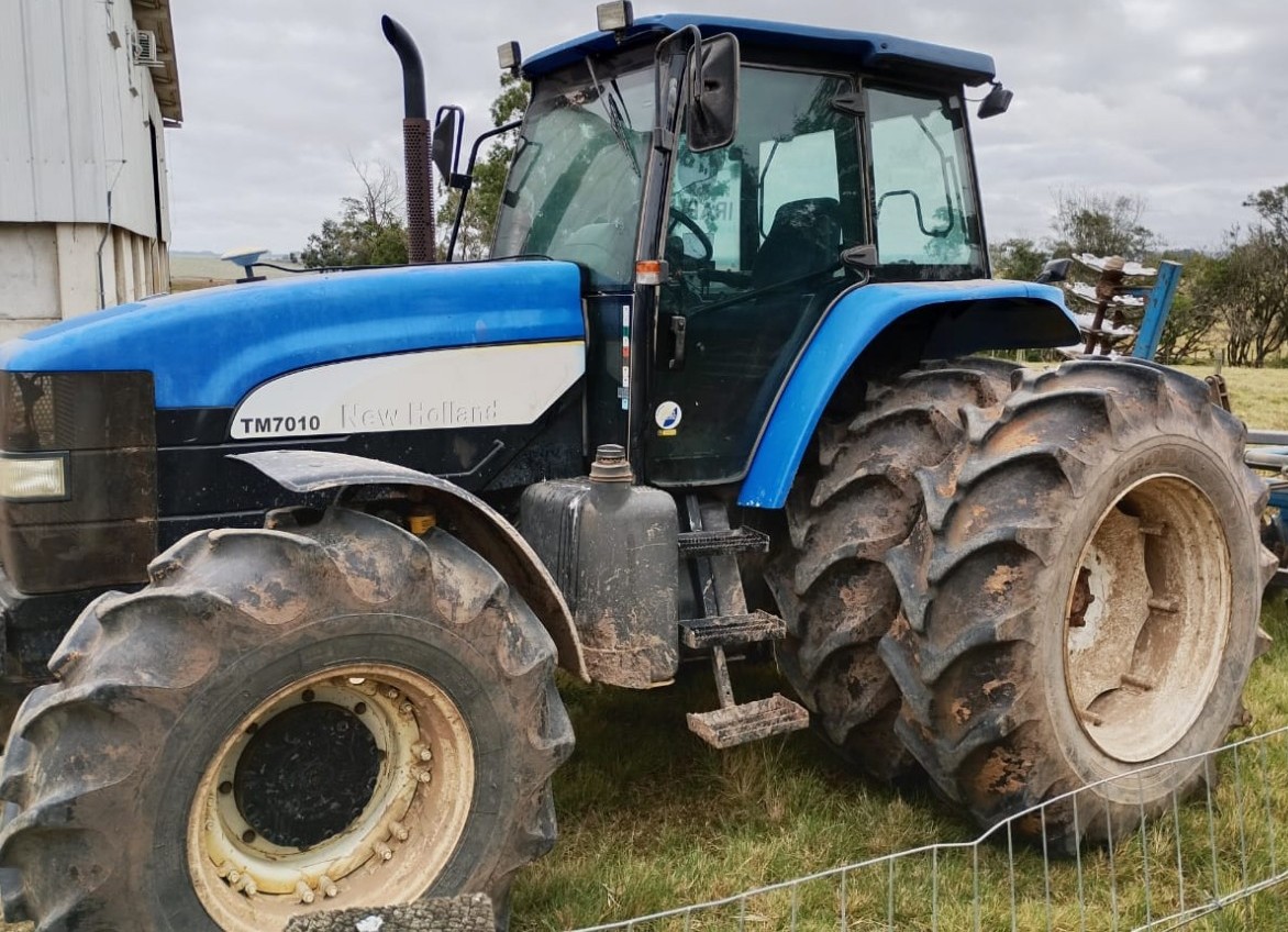 Trator agrícola New Holland TM7010 2012