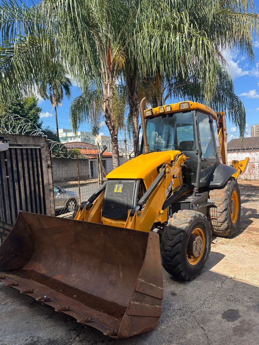 Retroescavadeira JCB 3C 4x4 2014