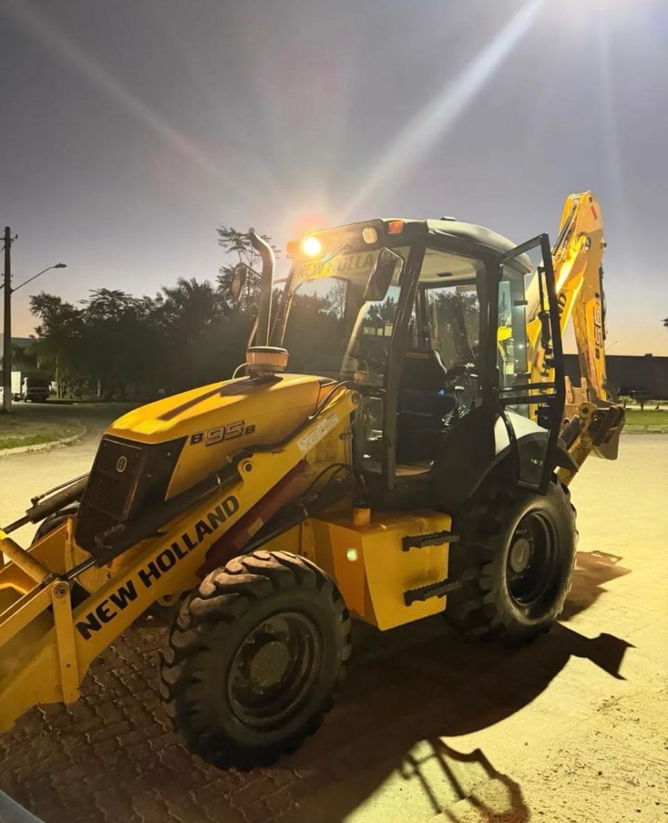 Retroescavadeira New Holland B95B 2023
