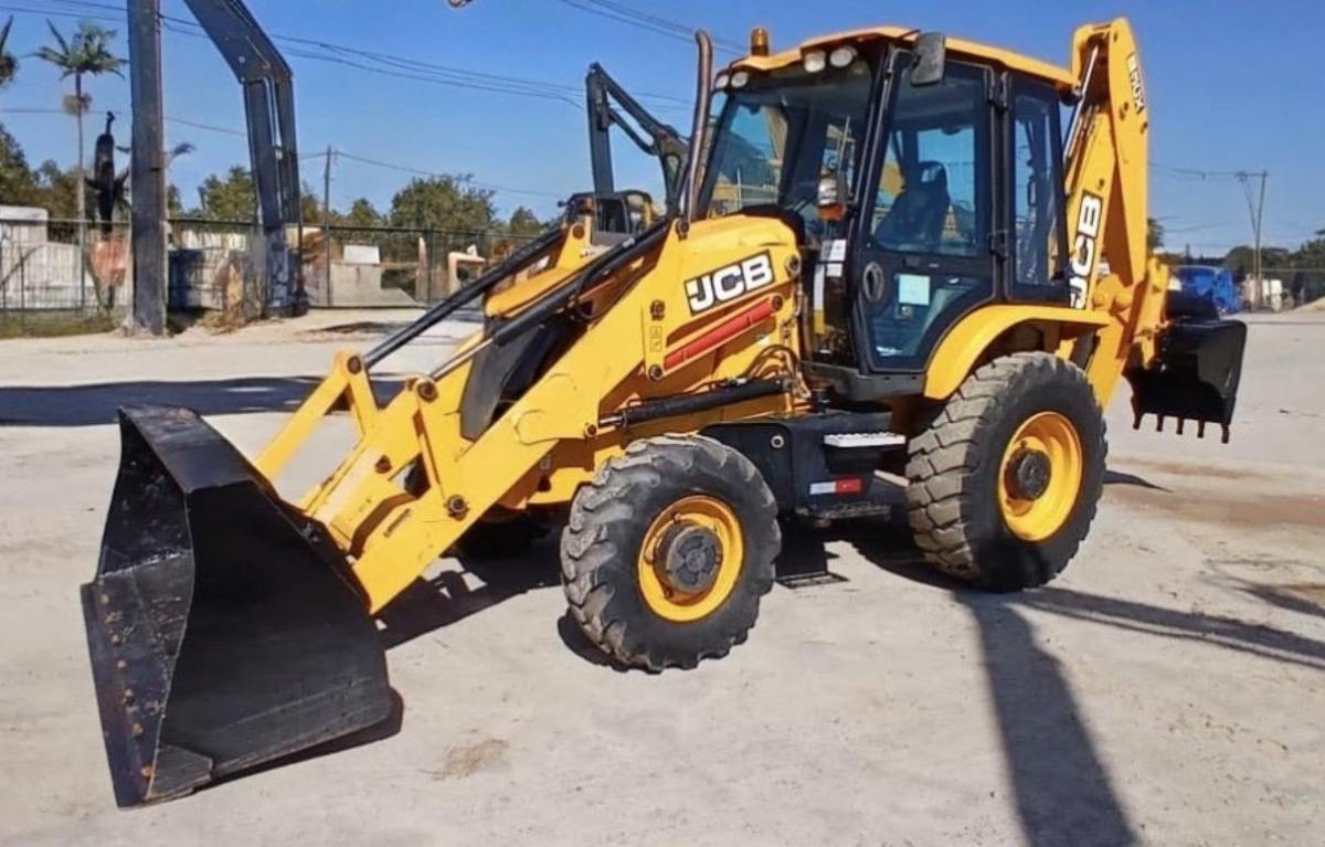 Retroescavadeira JCB 3CX 2022