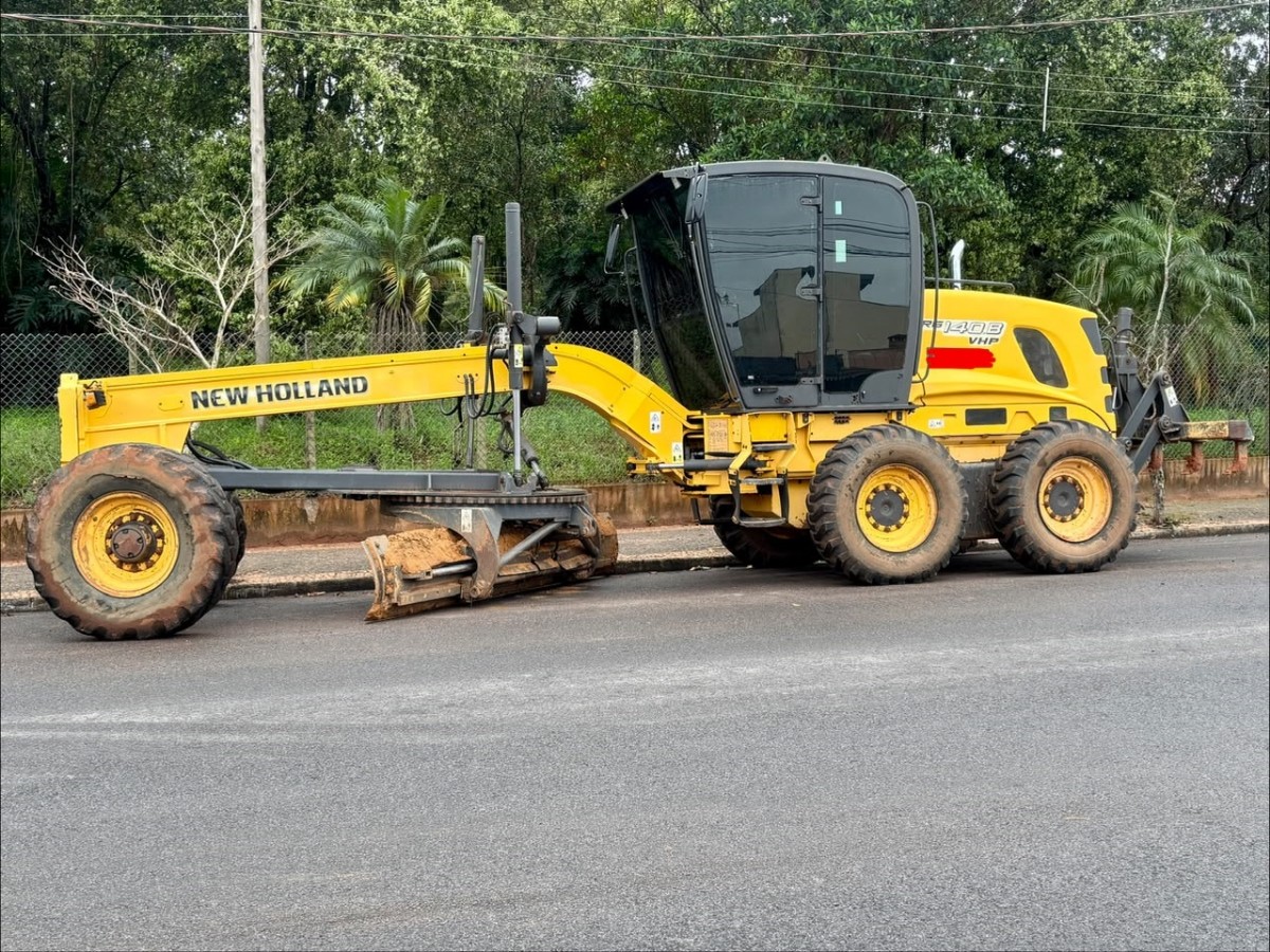 Motoniveladora New Holland RG 140B 2014