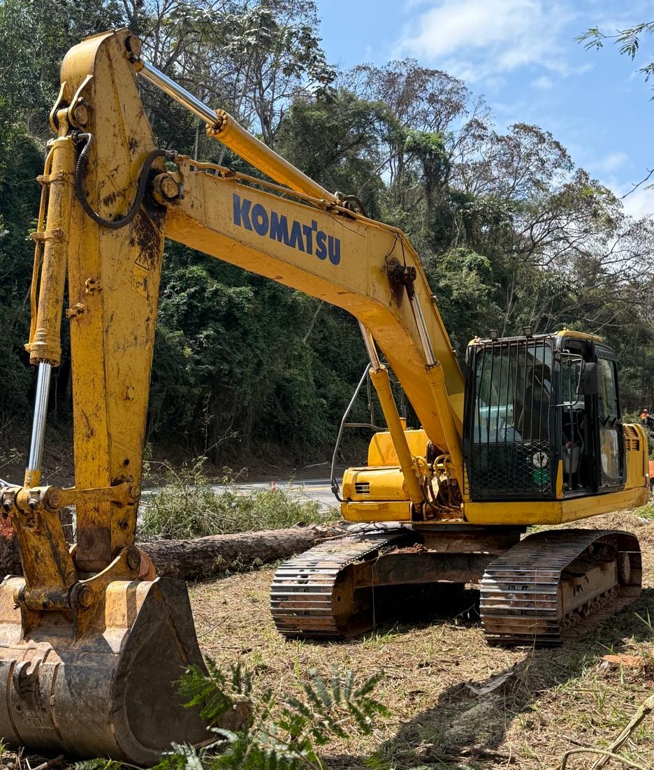 Escavadeira Komatsu PC210 2022