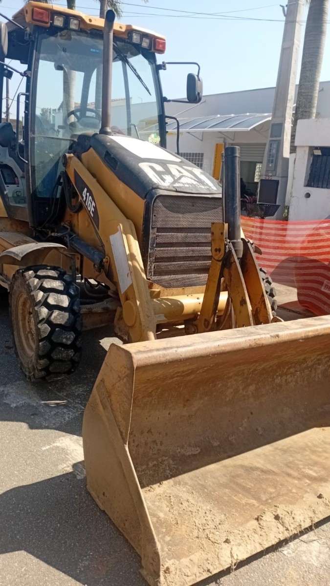 Retroescavadeira Caterpillar 416E 2014