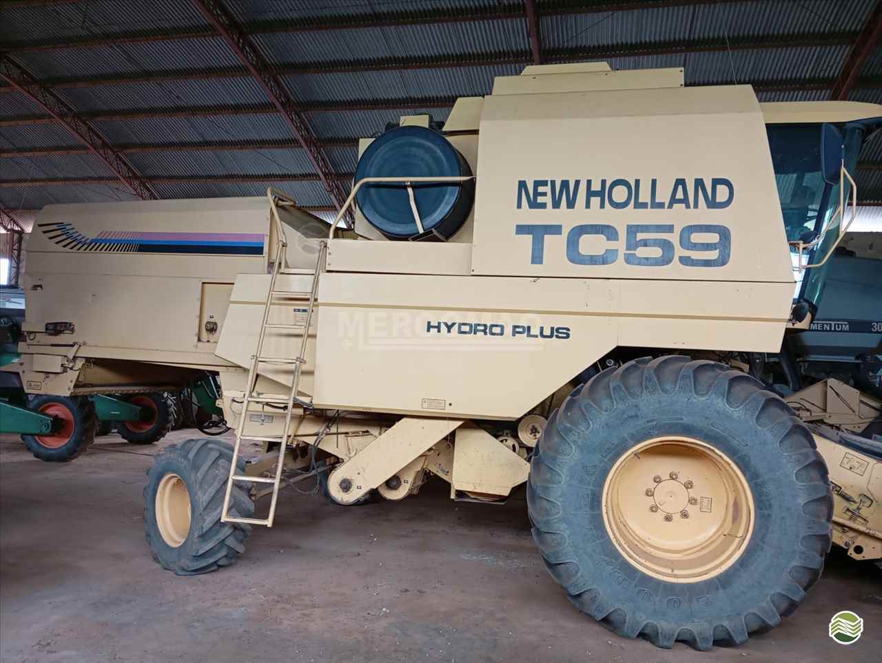 Colheitadeira New Holland TC 59 2001