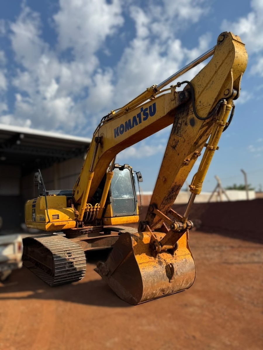 Escavadeira Komatsu PC210 2021