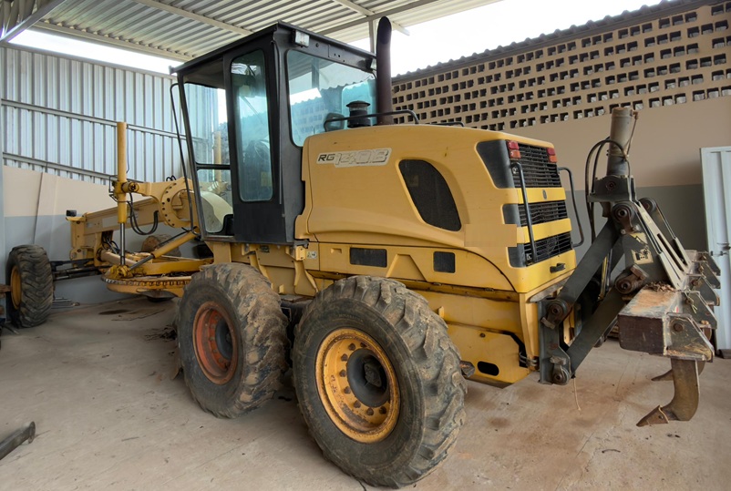 Motoniveladora New Holland RG 140B 2008