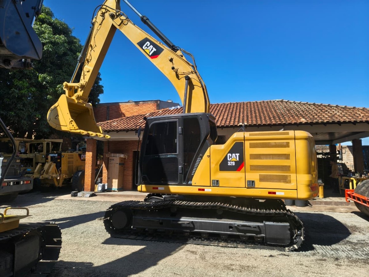 Escavadeira Caterpillar 320 2020