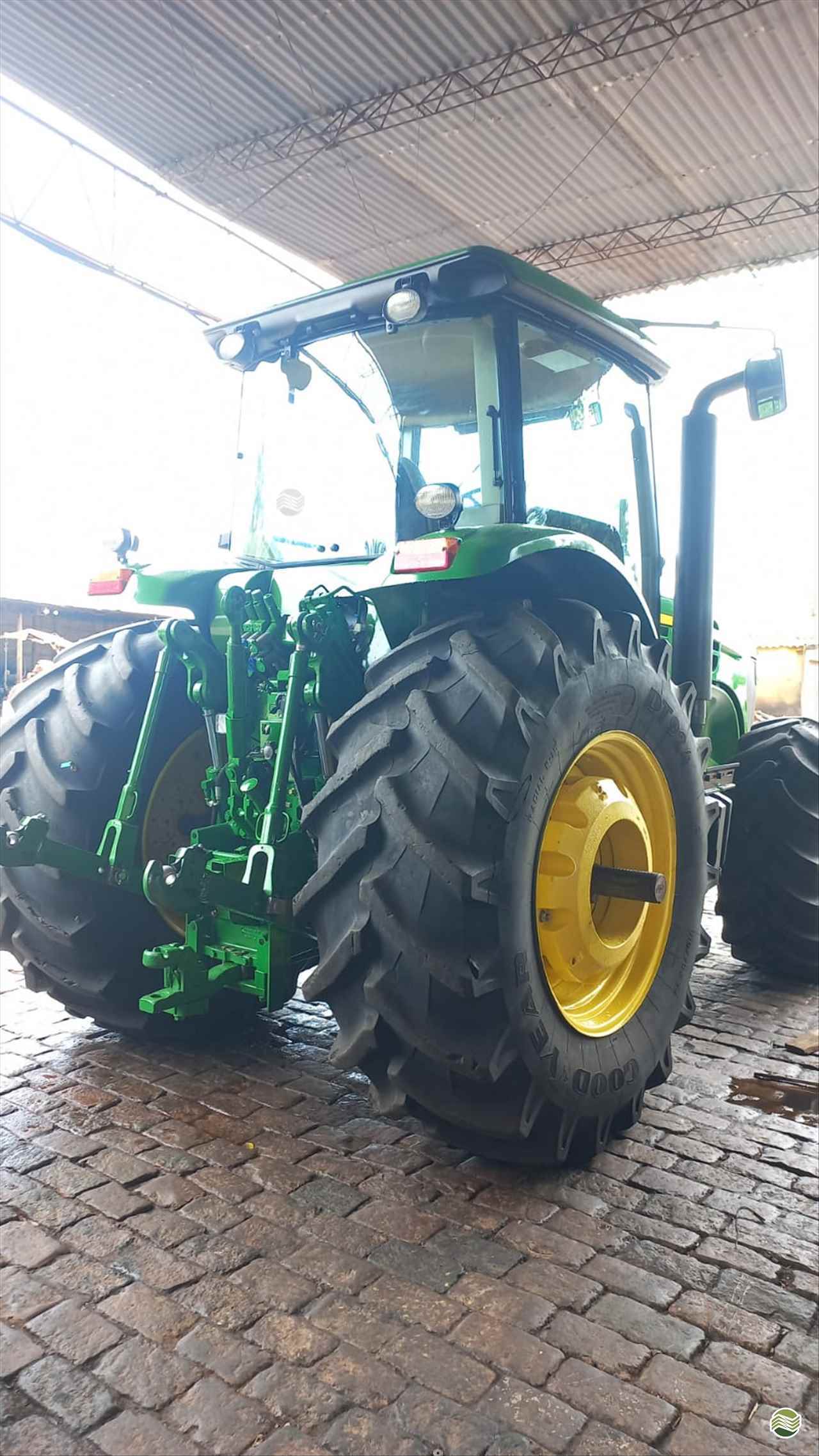 Trator agrícola John Deere 7225 J 2017