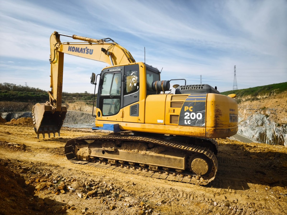Escavadeira Komatsu PC200 2017