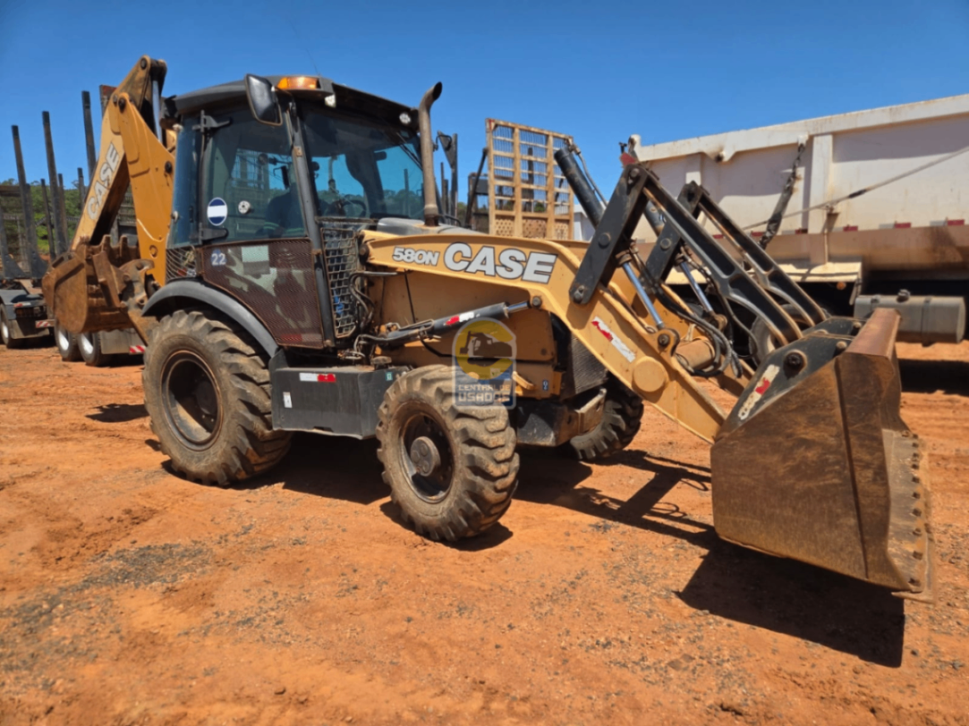 Retroescavadeira Case 580N 2019