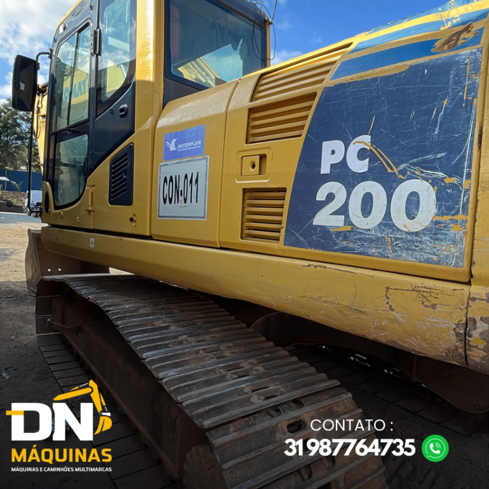 Escavadeira Komatsu PC200 2013