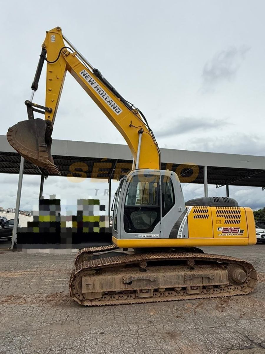 Escavadeira New Holland E215 B 2015