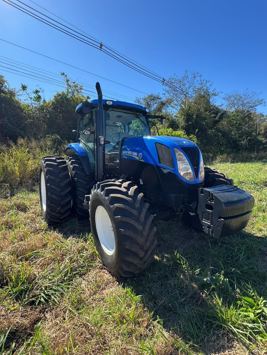 Tratores Agrícolas New Holland T7.205 2013