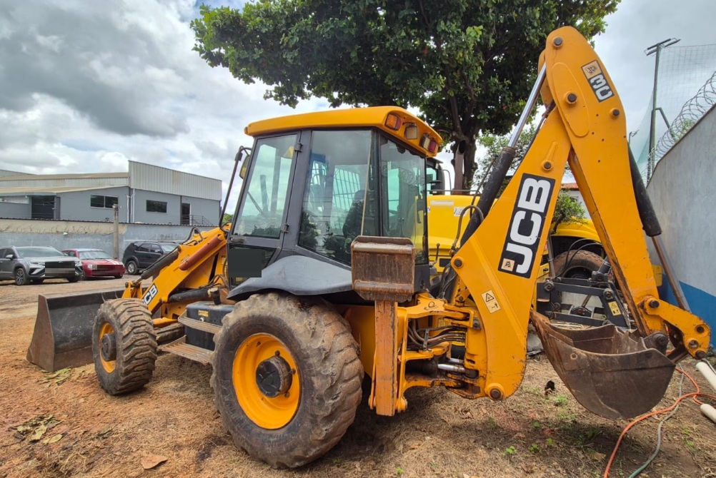 Retroescavadeira JCB 3C 2012