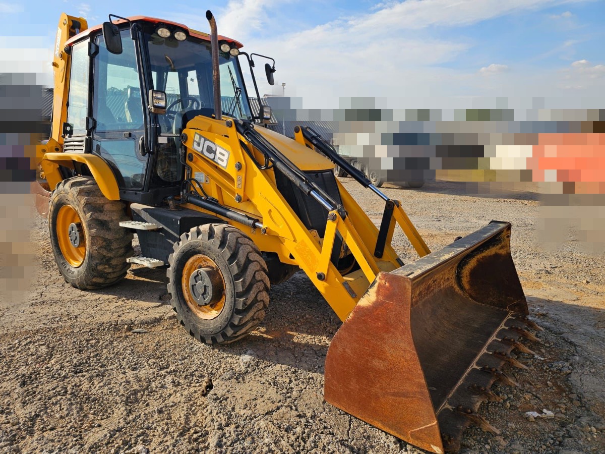Retroescavadeira JCB 3CX 2017