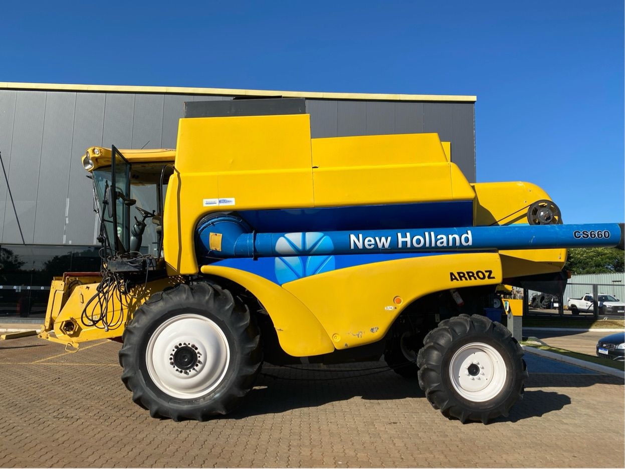 Colheitadeira New Holland CS660 2010