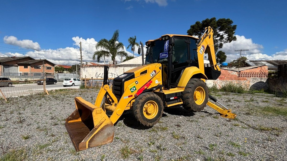 Retroescavadeira Caterpillar 416 2023