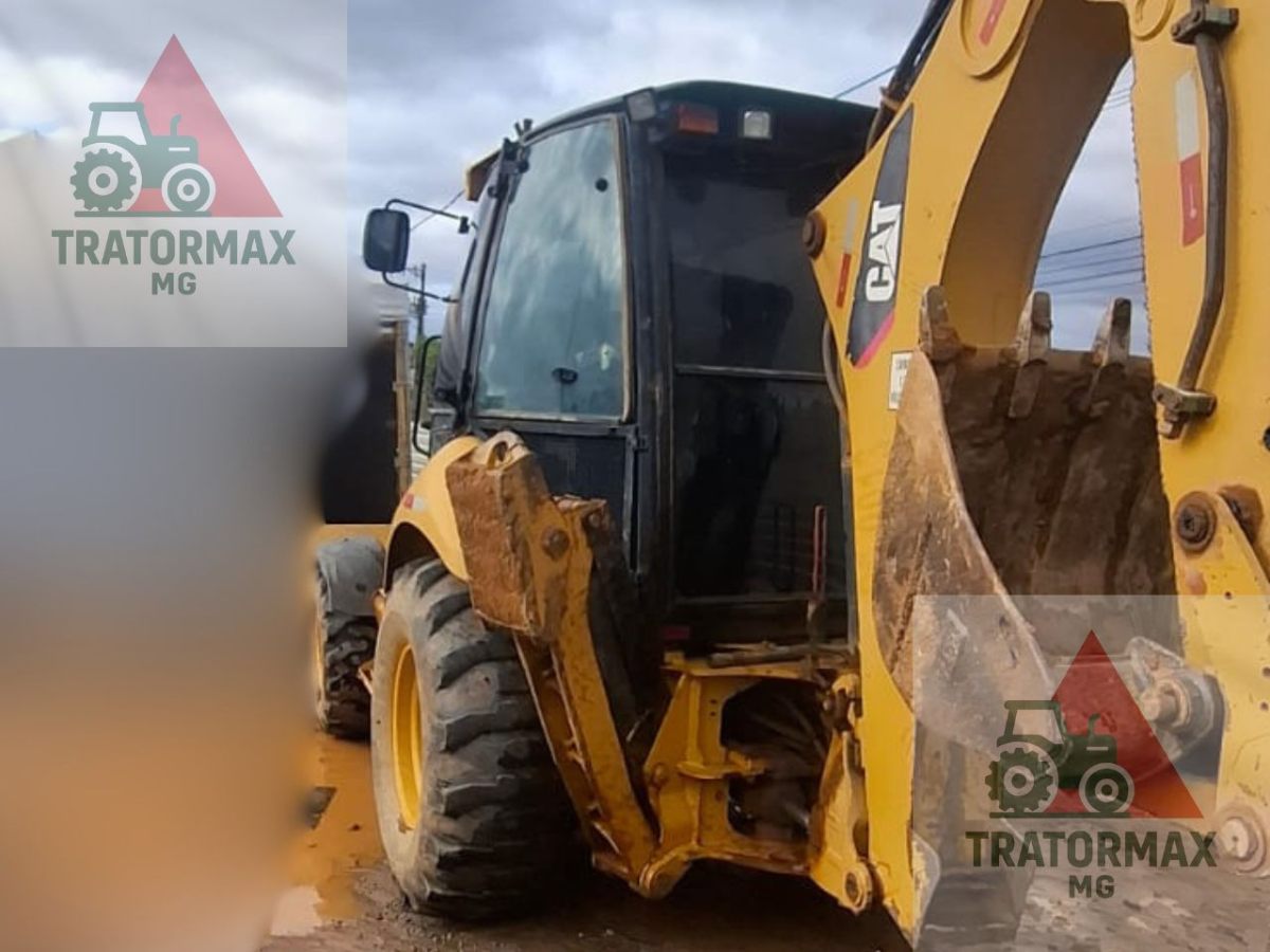 Retroescavadeira Caterpillar 416E 4X4 2015