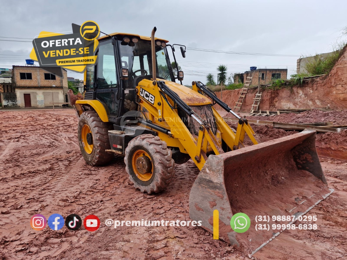 Retroescavadeira JCB 3CX 4X4 2023