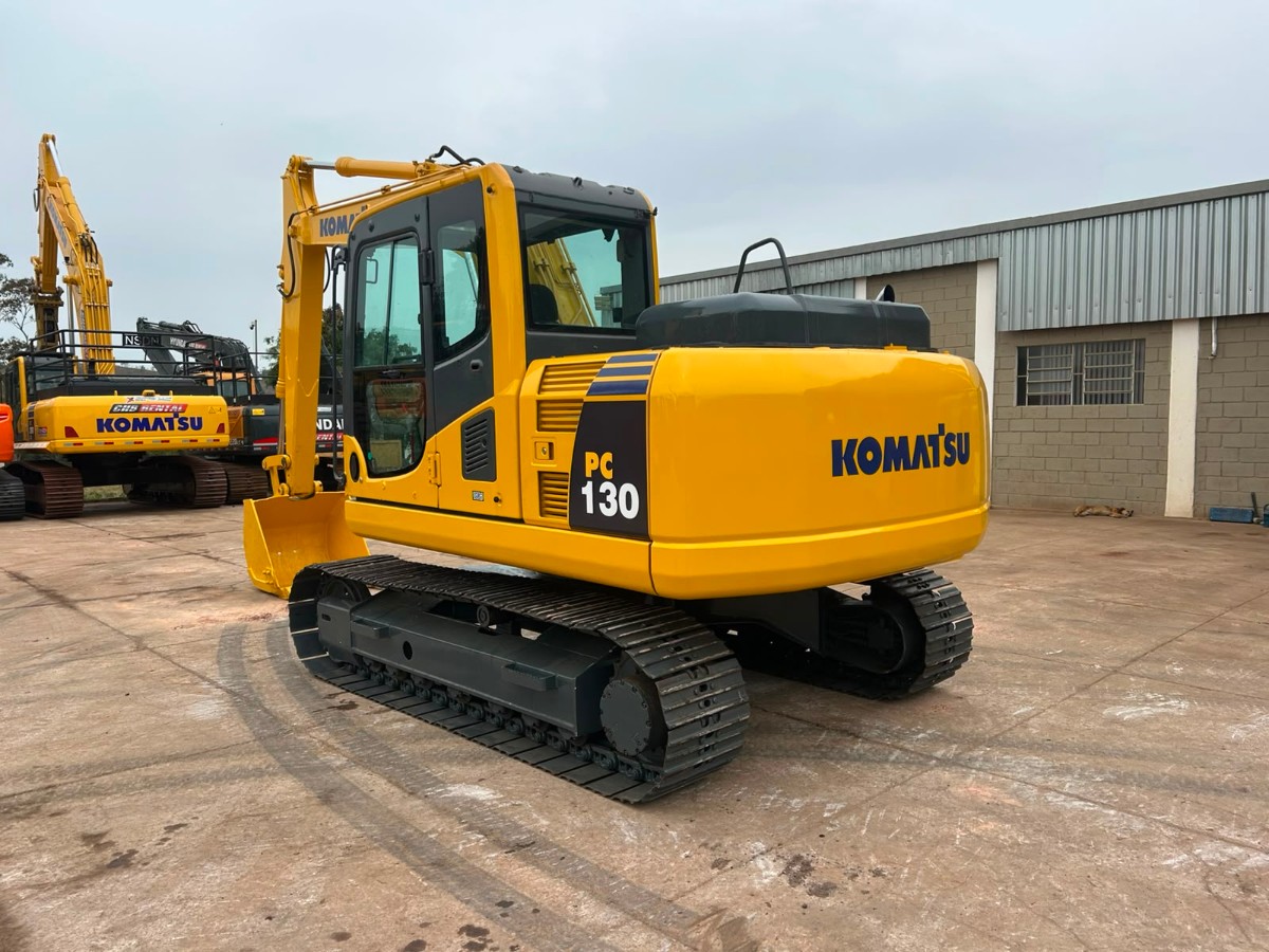 Escavadeira Komatsu PC130 2015