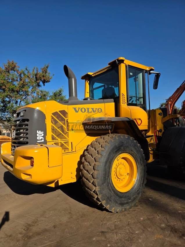Pá Carregadeira Volvo L90F 2022