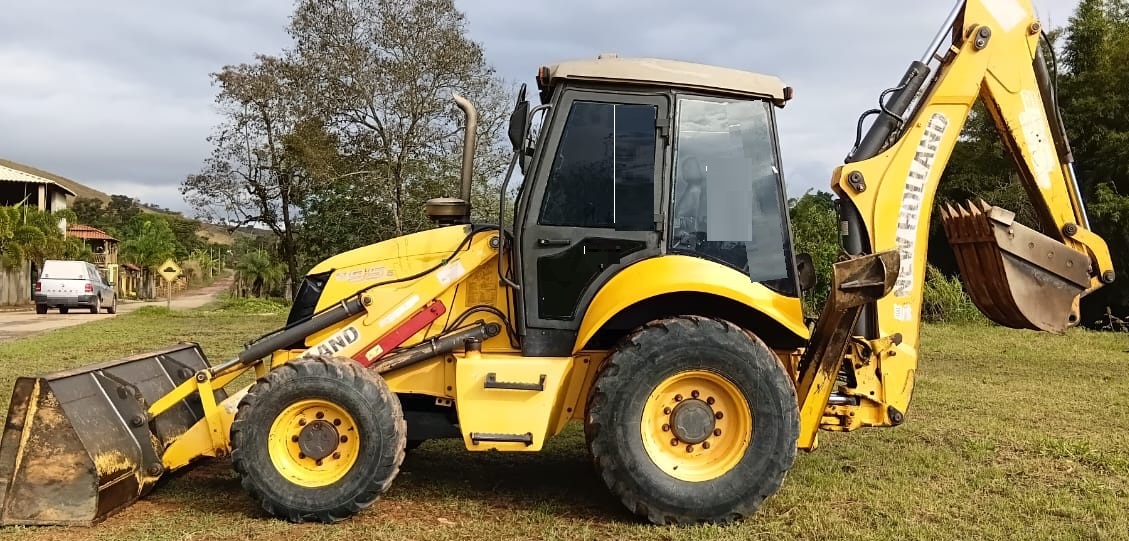 Retroescavadeira New Holland B95B 2012