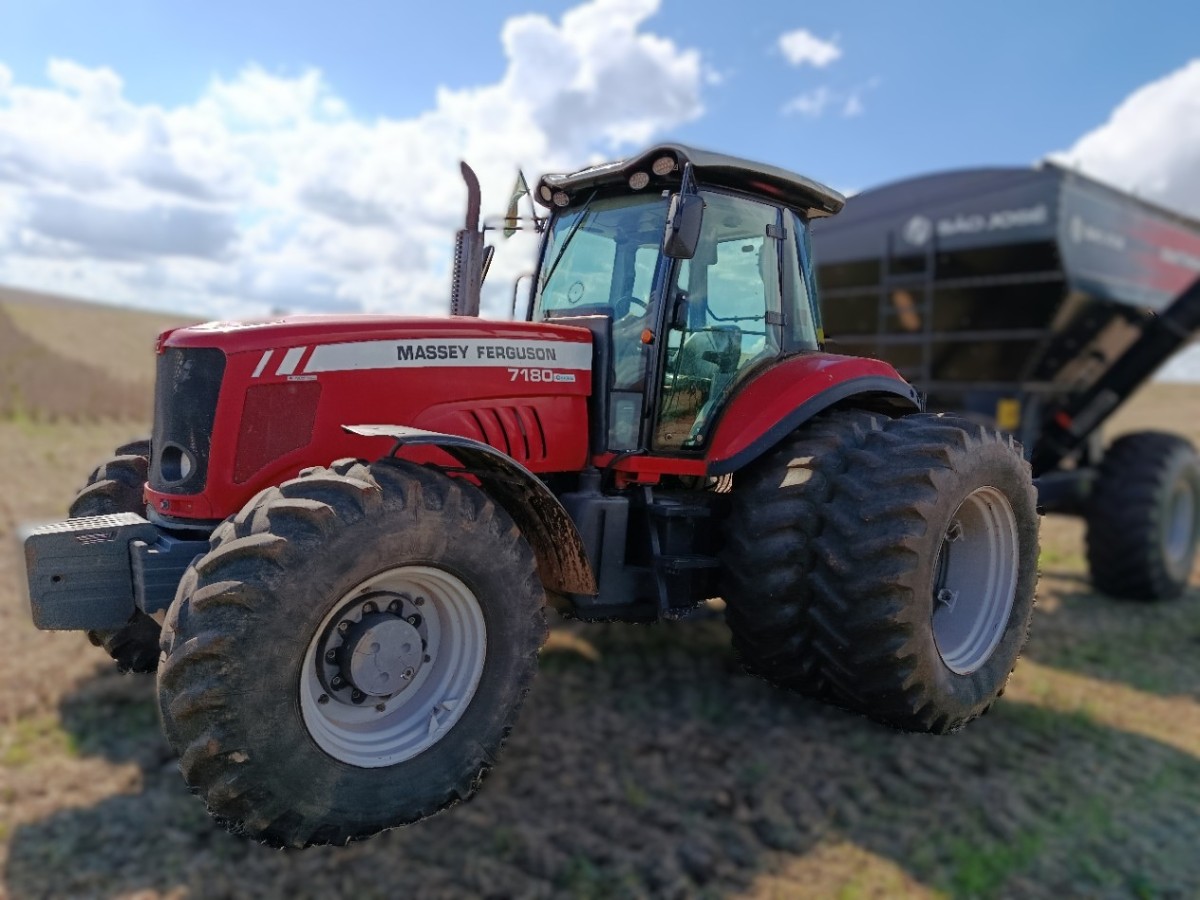 Trator agrícola Massey Ferguson 7180 2009