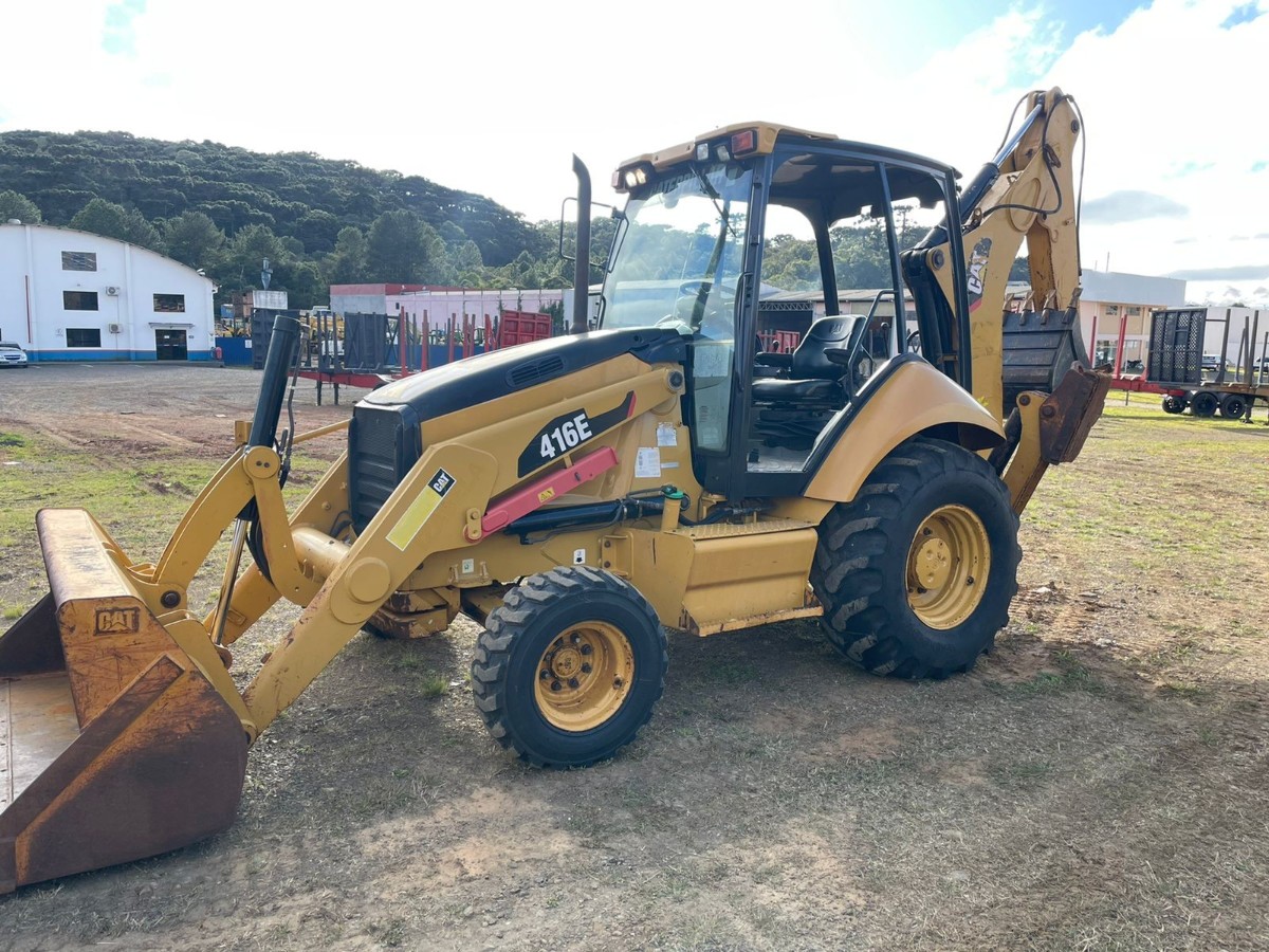 Retroescavadeira Caterpillar 416E 2015