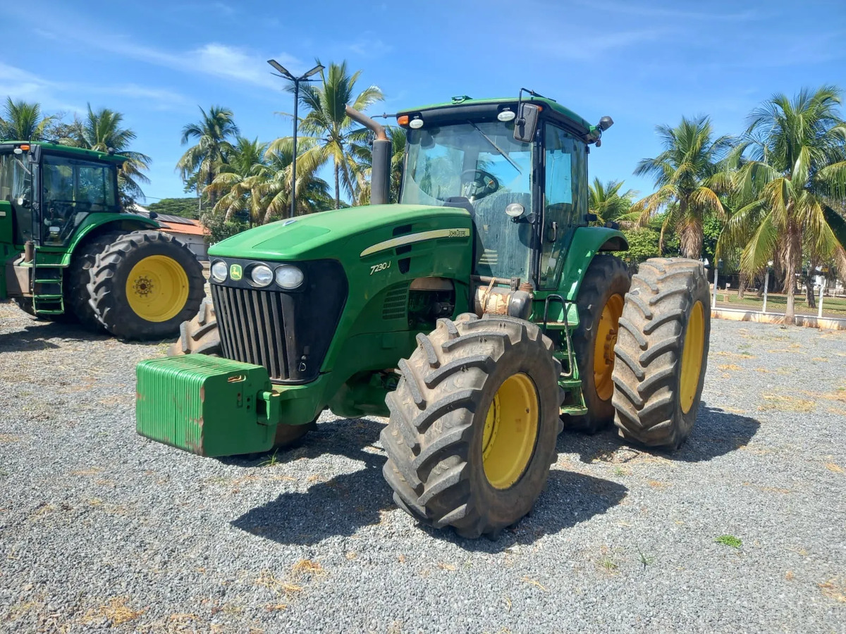 Trator agrícola John Deere 7230 J 2022