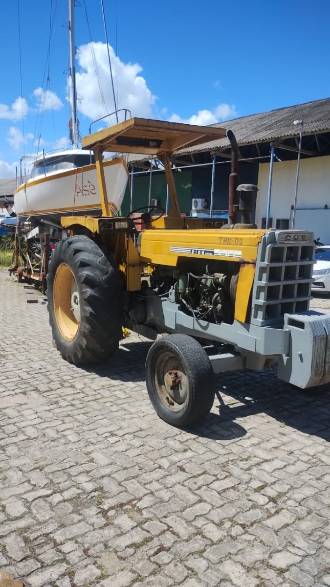 Trator agrícola CBT CBT 2105 1990