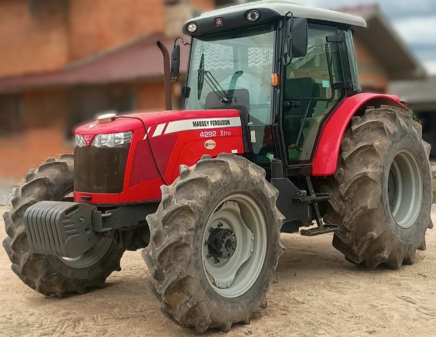 Trator agrícola Massey Ferguson 4292 2017