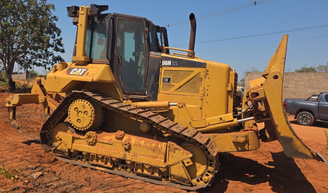 Trator de esteira Caterpillar D6NXL 2011