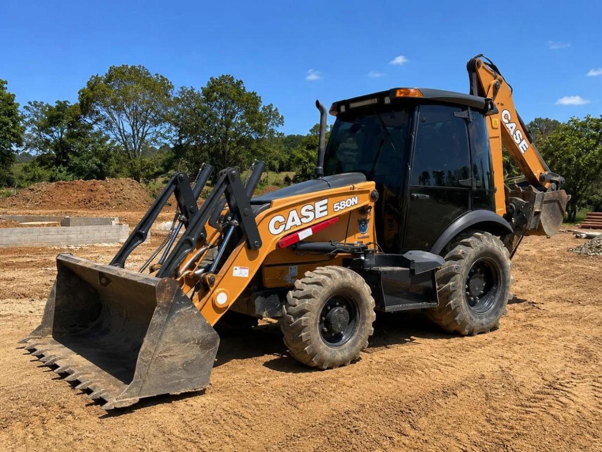 Retroescavadeira Case 580N 2022