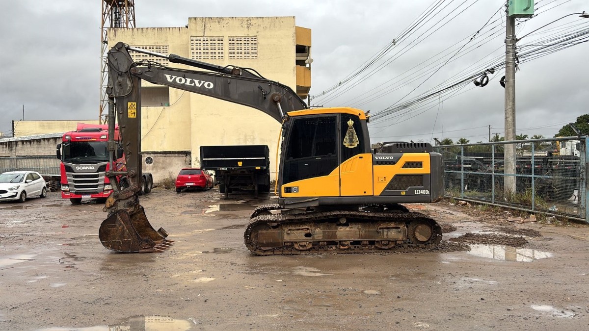 Escavadeira Volvo EC140DL 2022