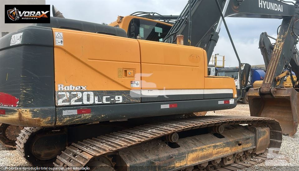 Escavadeira Hyundai R220LC-9 2021