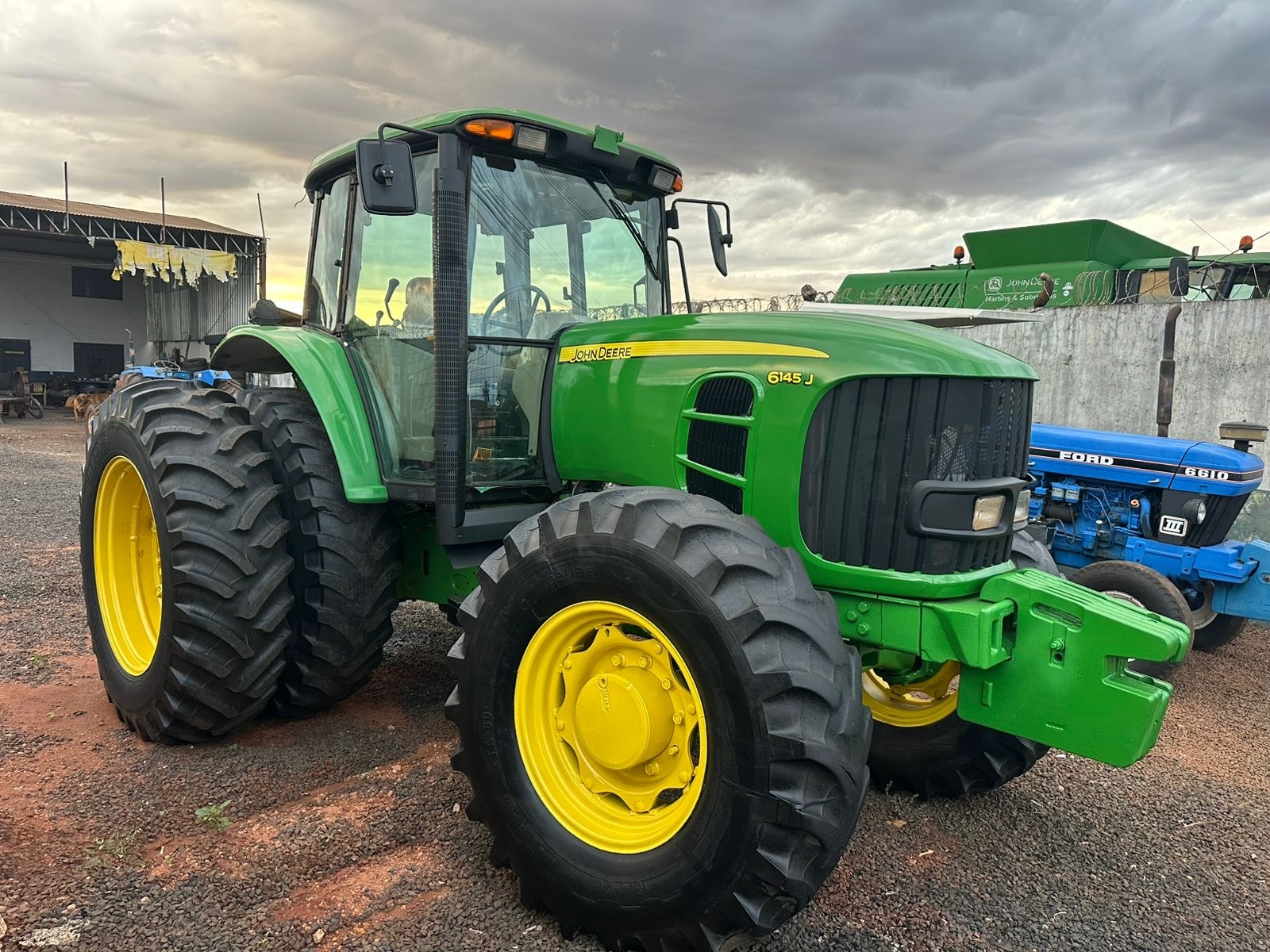 Tratores Agrícolas John Deere 6145J 2012