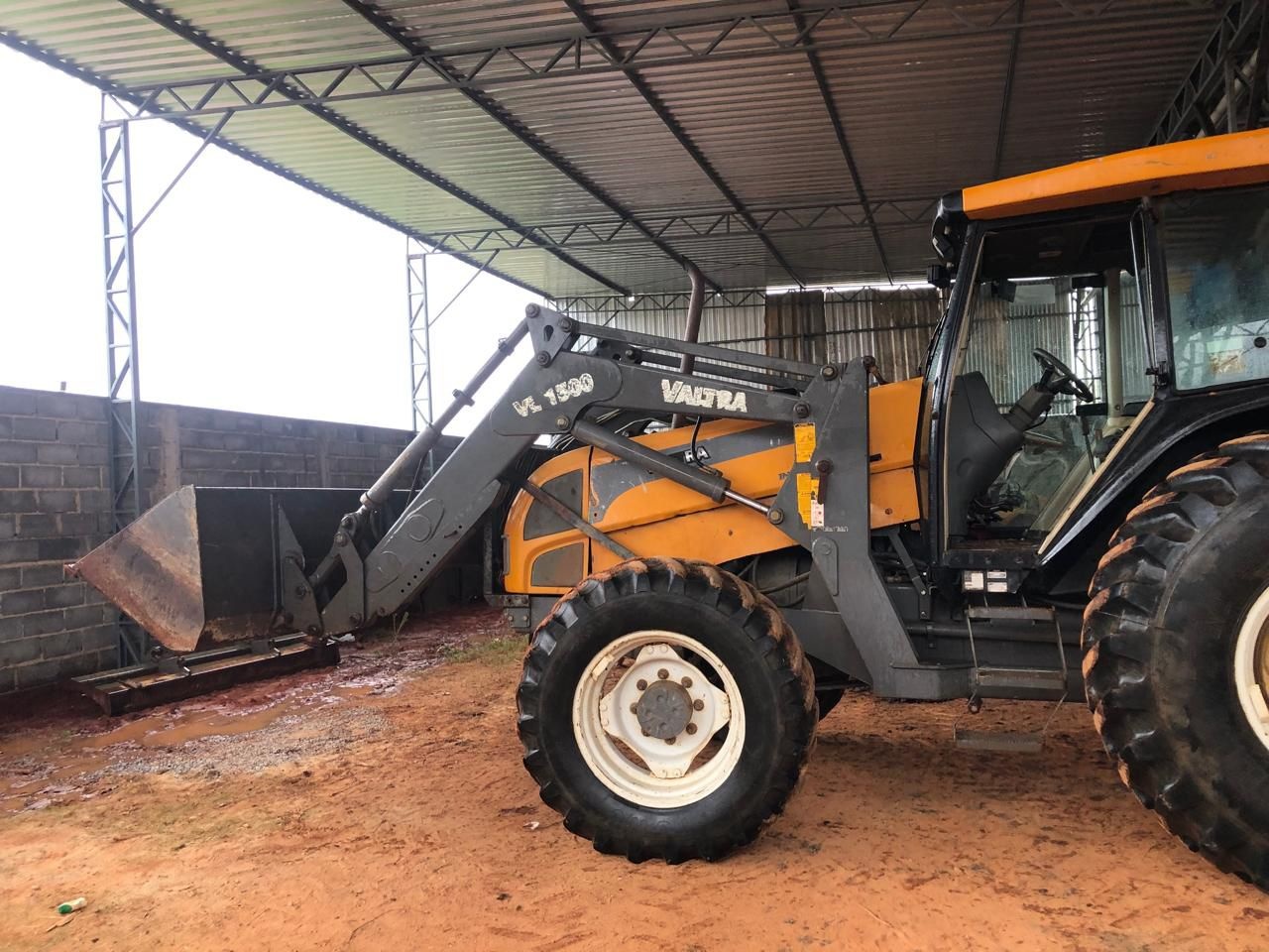 Tratores Agrícolas Valtra Bm 125 2014