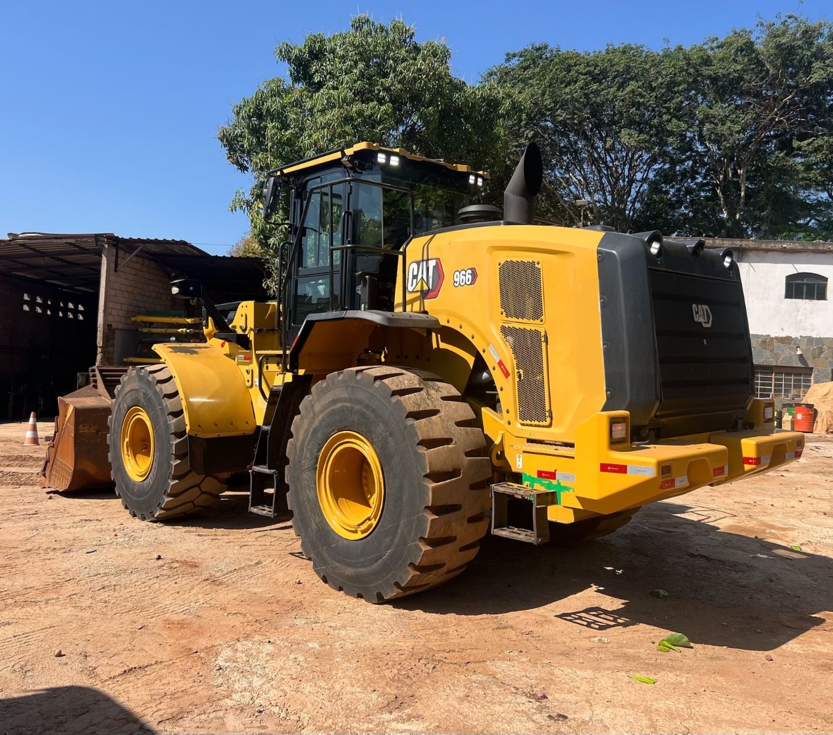 Pá Carregadeira Caterpillar 966 2023