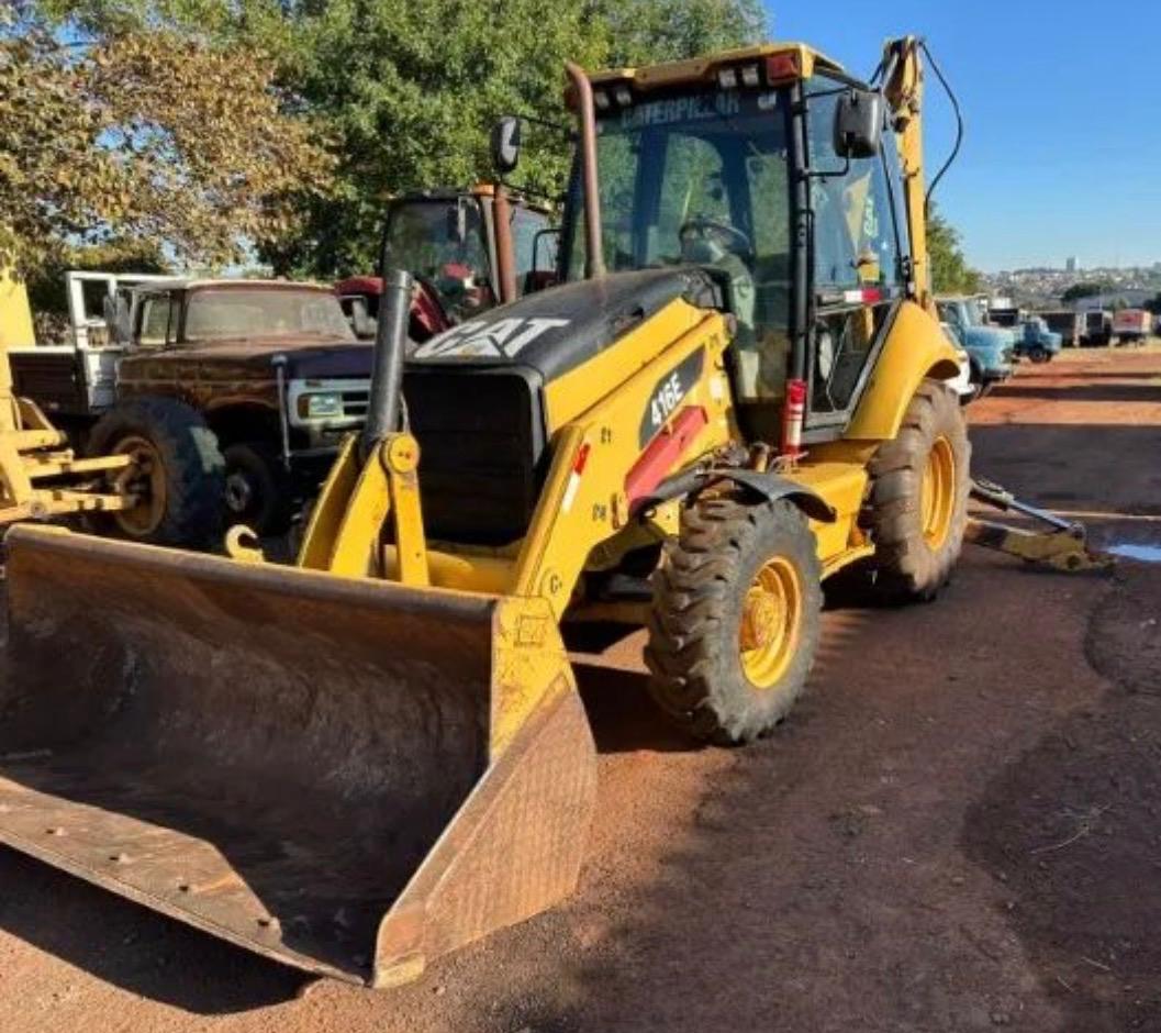 Retroescavadeira Caterpillar 416E 2015