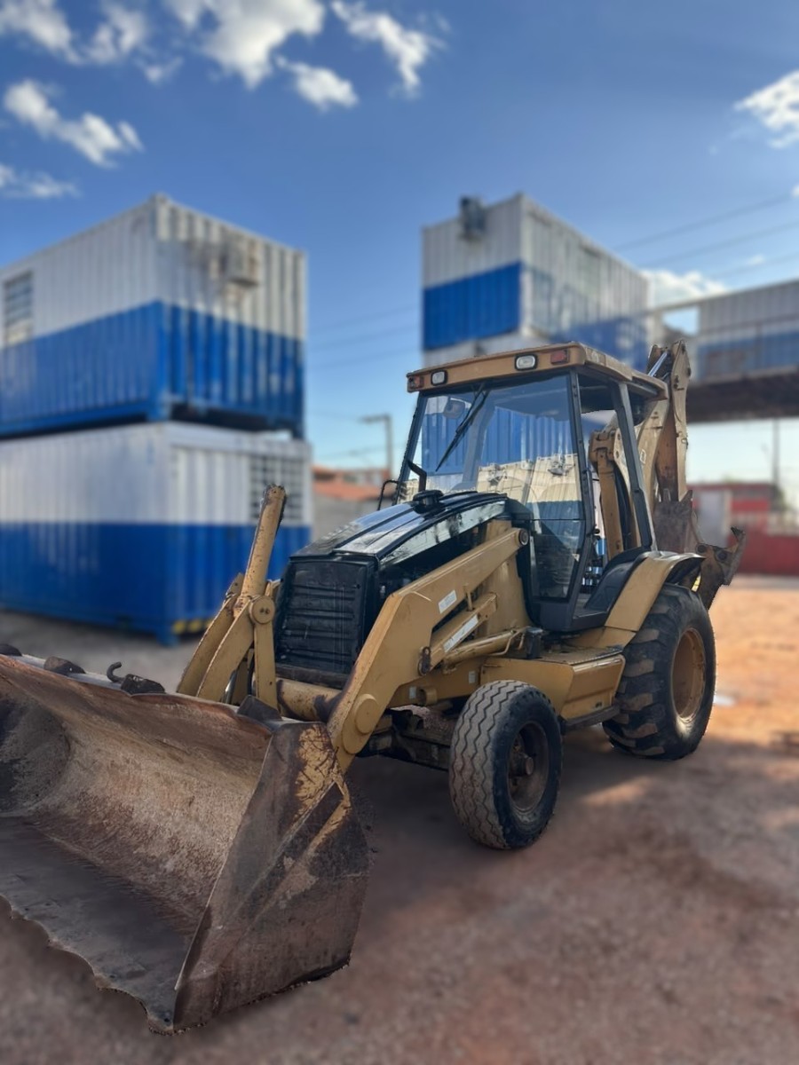 Retroescavadeira Caterpillar 416 2003