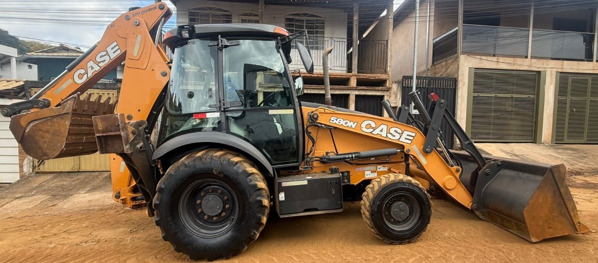 Retroescavadeira Case 580N 2021